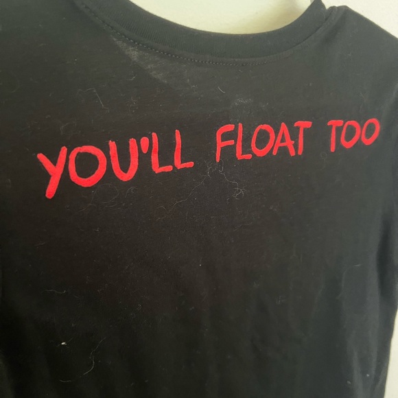 IT PENNYWISE BALLOON STEPHEN KING CROP HALLOWEEN TEE - Picture 4 of 5